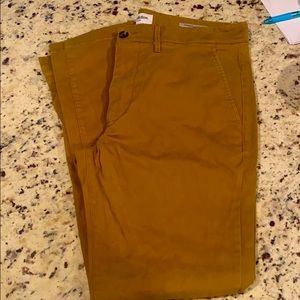Kaki chino pants
